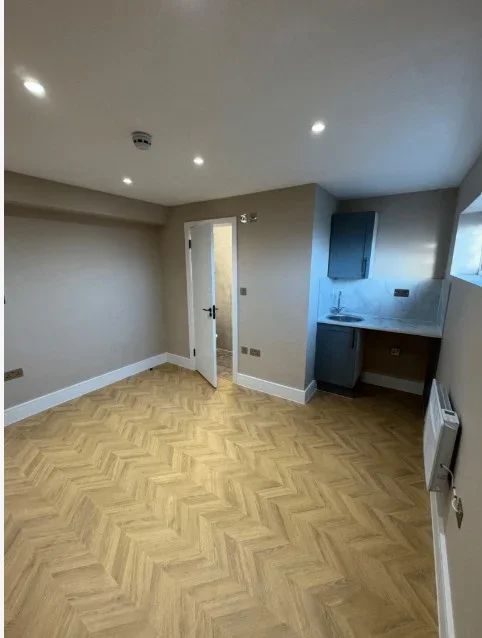 Flat Byron Close in Elmbridge