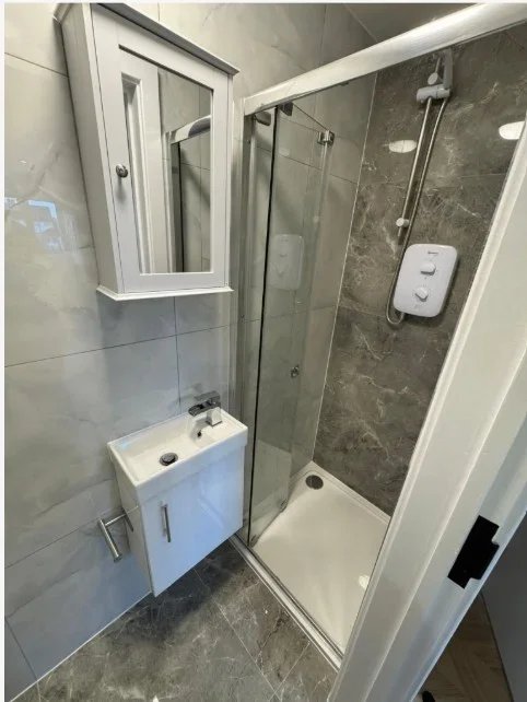 Flat Byron Close in Elmbridge