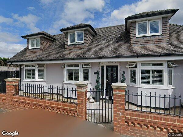 Flat Byron Close in Elmbridge