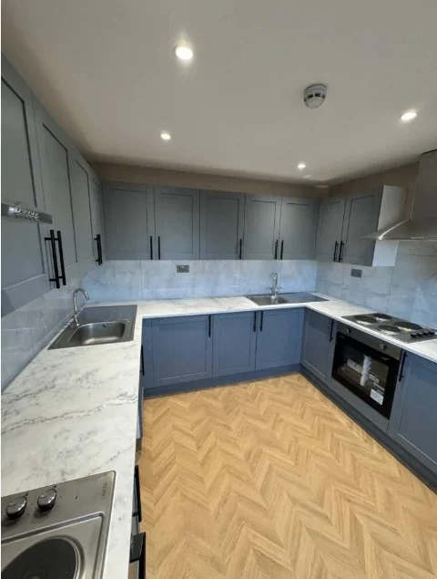 Flat Byron Close in Elmbridge