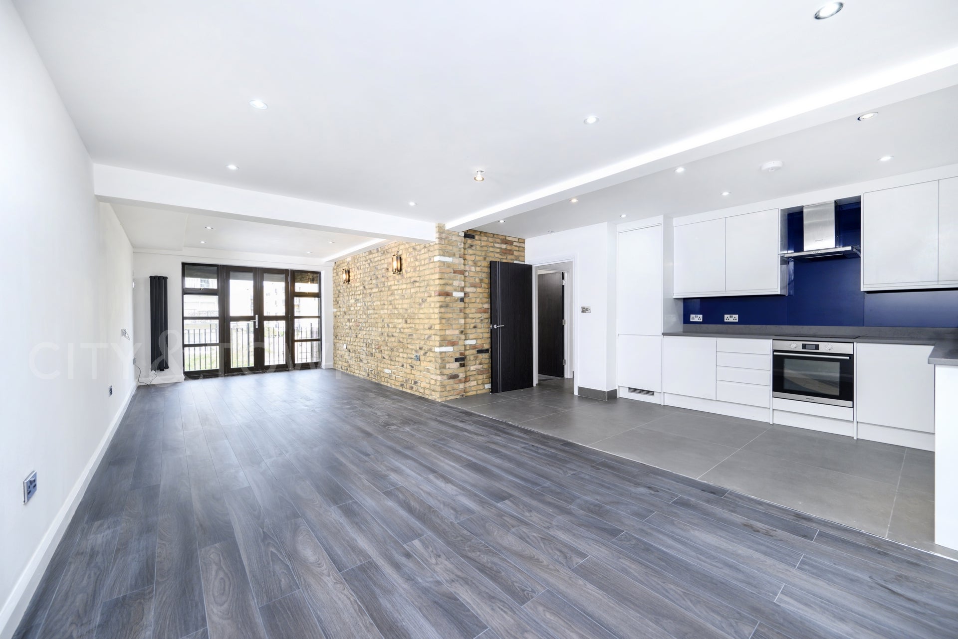 Flat Copperfield Road in Greater London