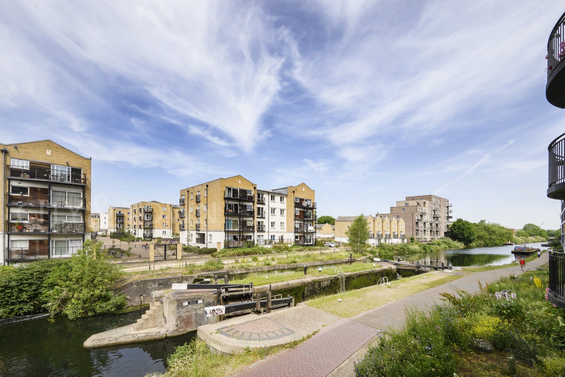 Flat Copperfield Road in Greater London