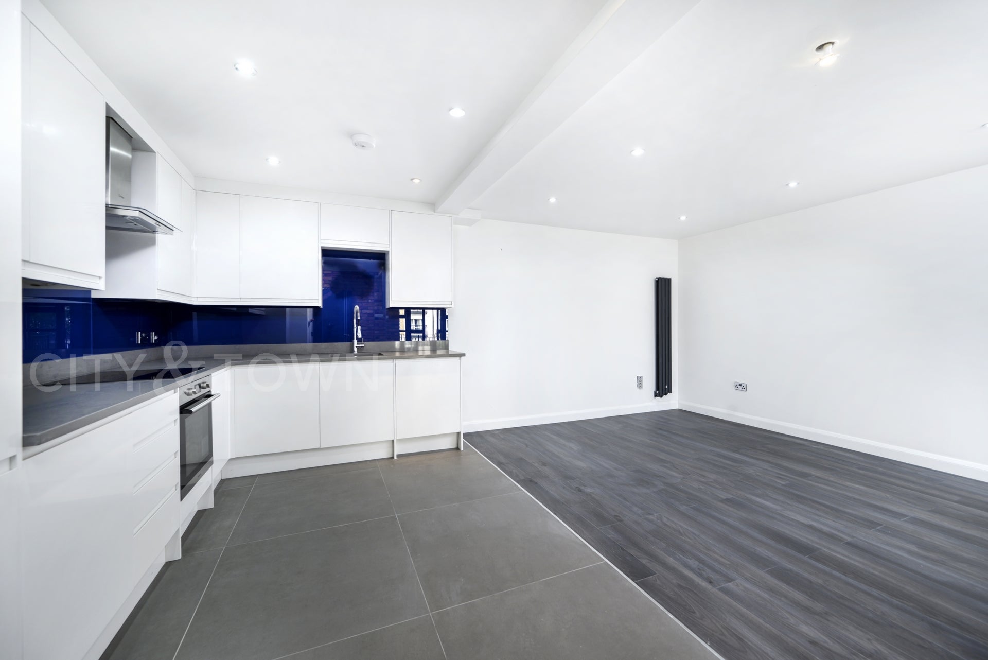 Flat Copperfield Road in Greater London