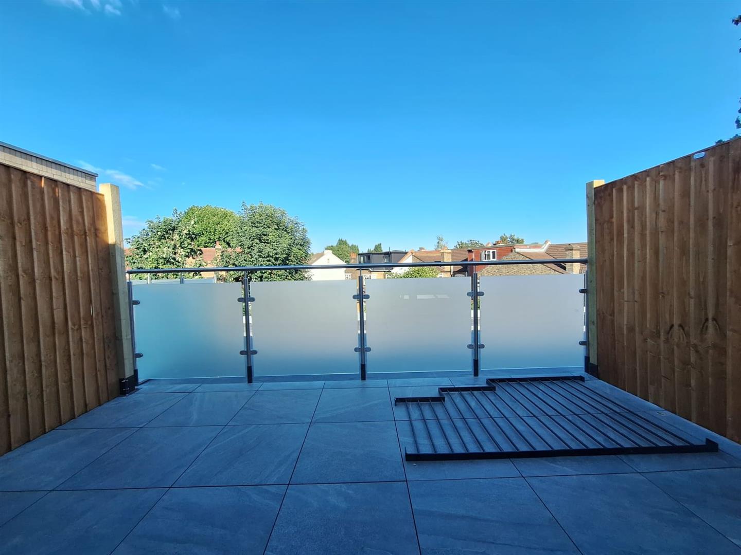 Flat Serbin Close in Greater London