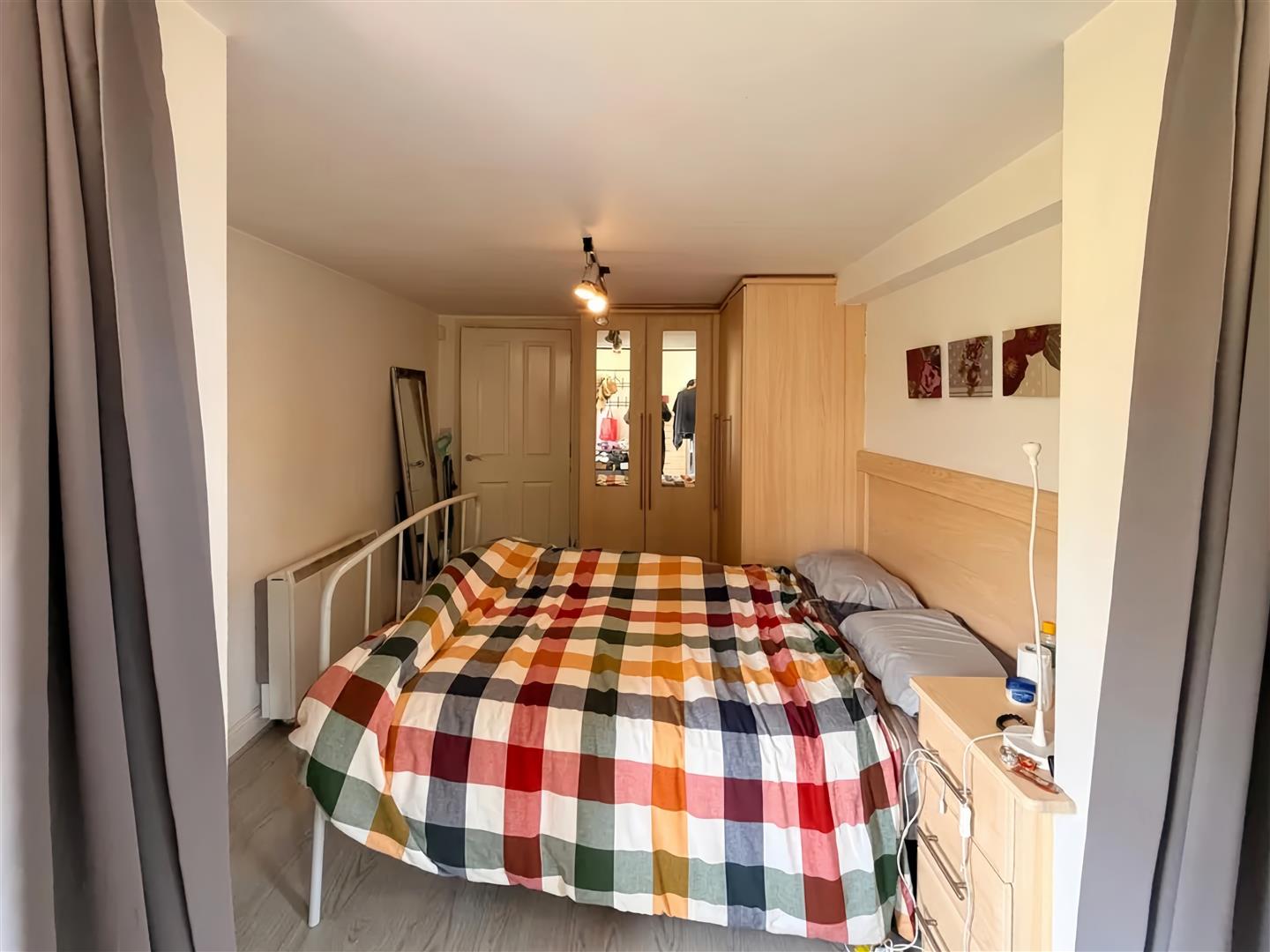 Room Highcroft Road in Birmingham