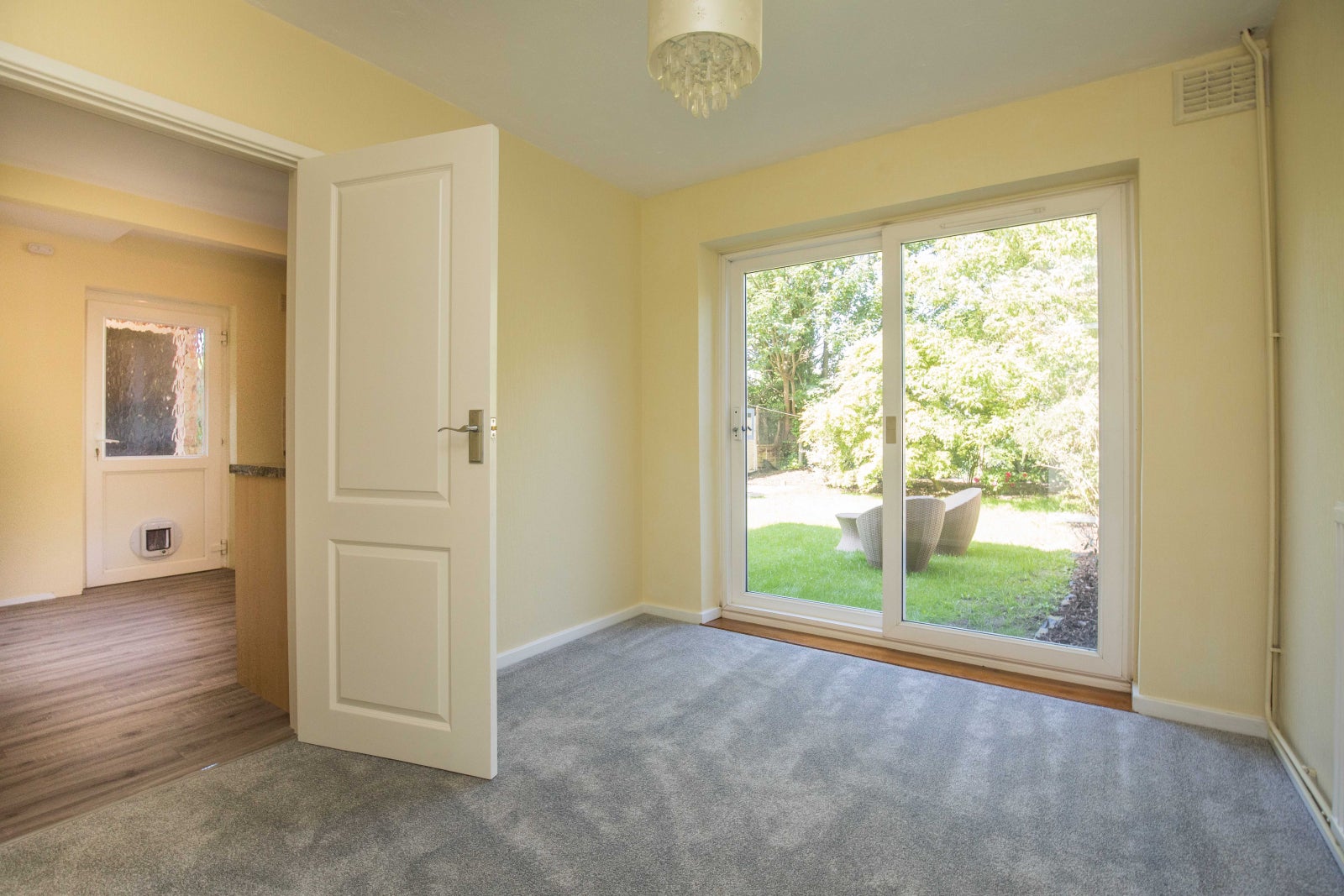 Flat Blair Avenue in Elmbridge