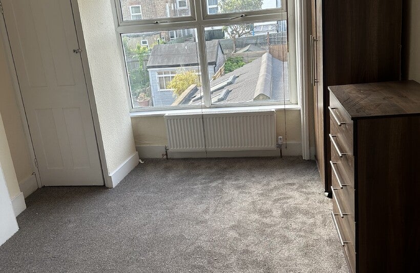 Flat Lausanne Road in Greater London