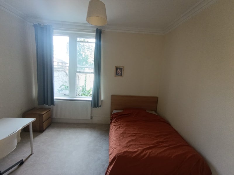 Room Camberwell Grove in Greater London
