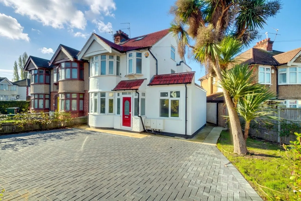 Flat Balmoral Road in Greater London