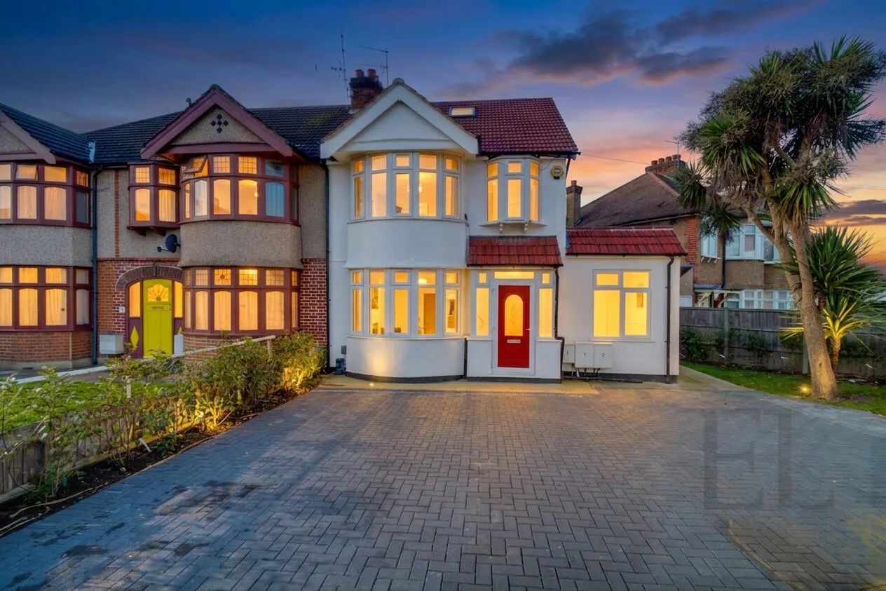 Flat Balmoral Road in Greater London