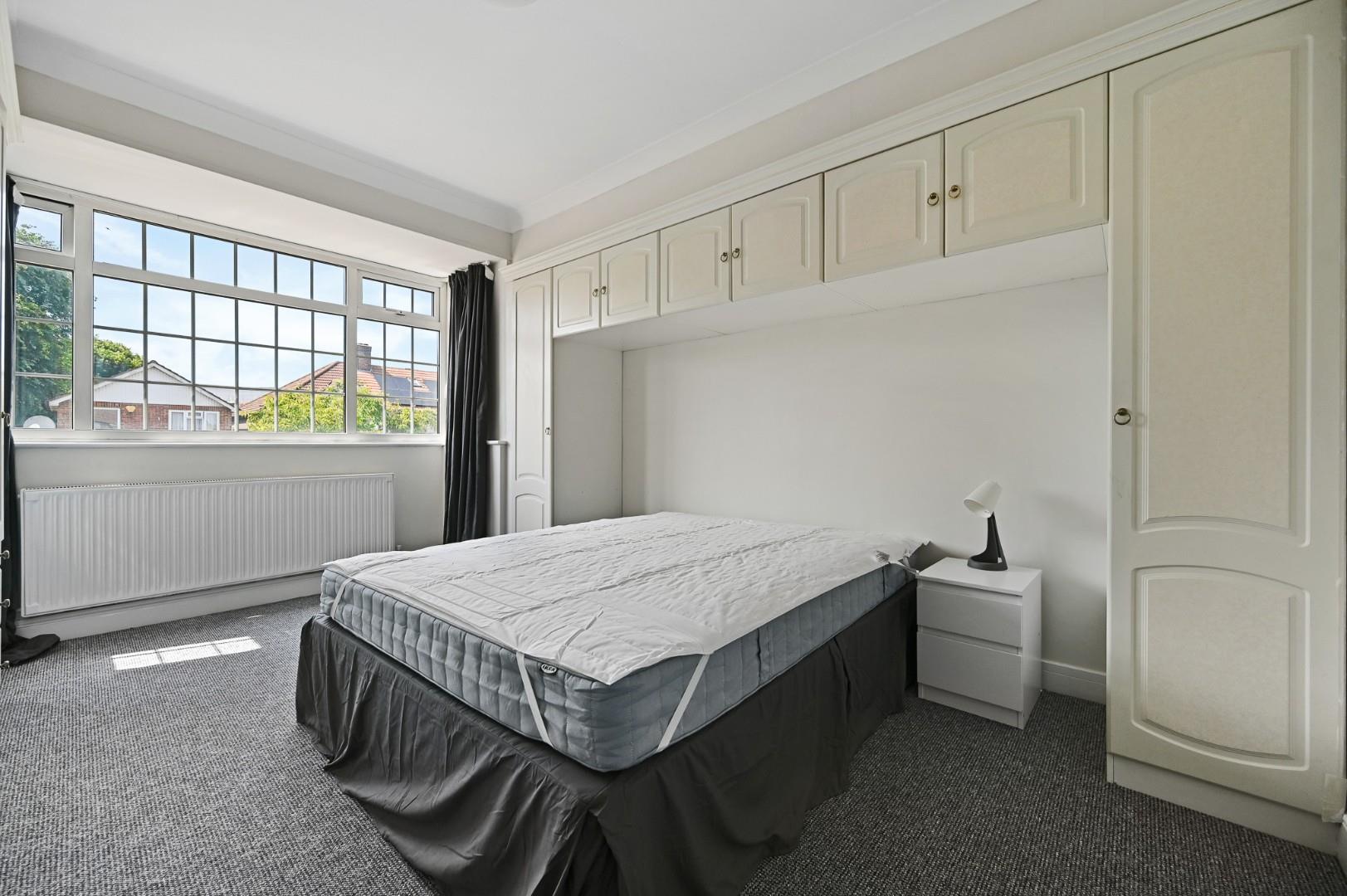 Room Mansell Road in Greater London