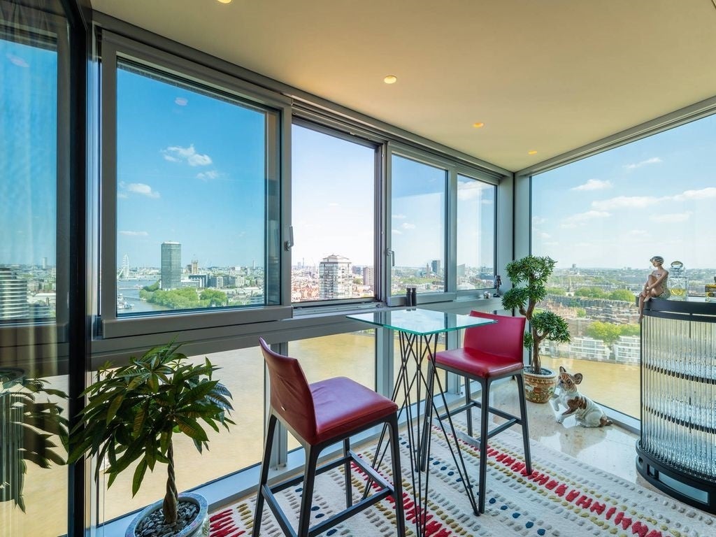 Flat Wandsworth Road in Greater London