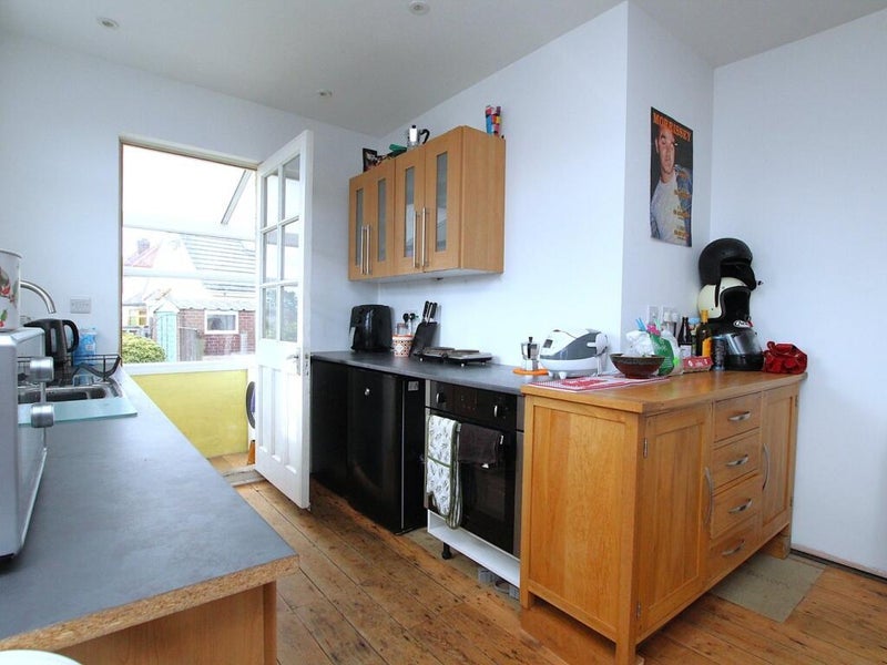 Room Dorchester Road in Poole