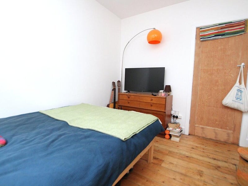 Room Dorchester Road in Poole