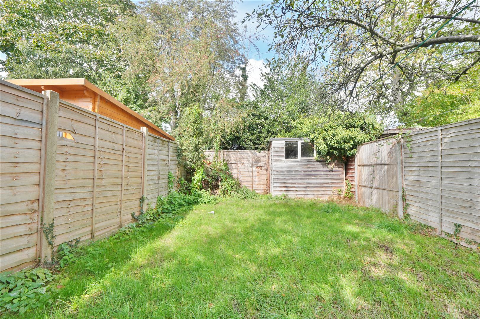 House Wiltshire Avenue in Slough
