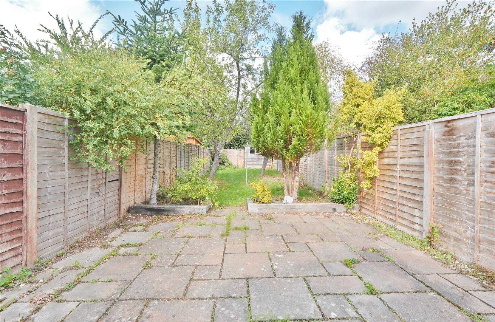 House Wiltshire Avenue in Slough