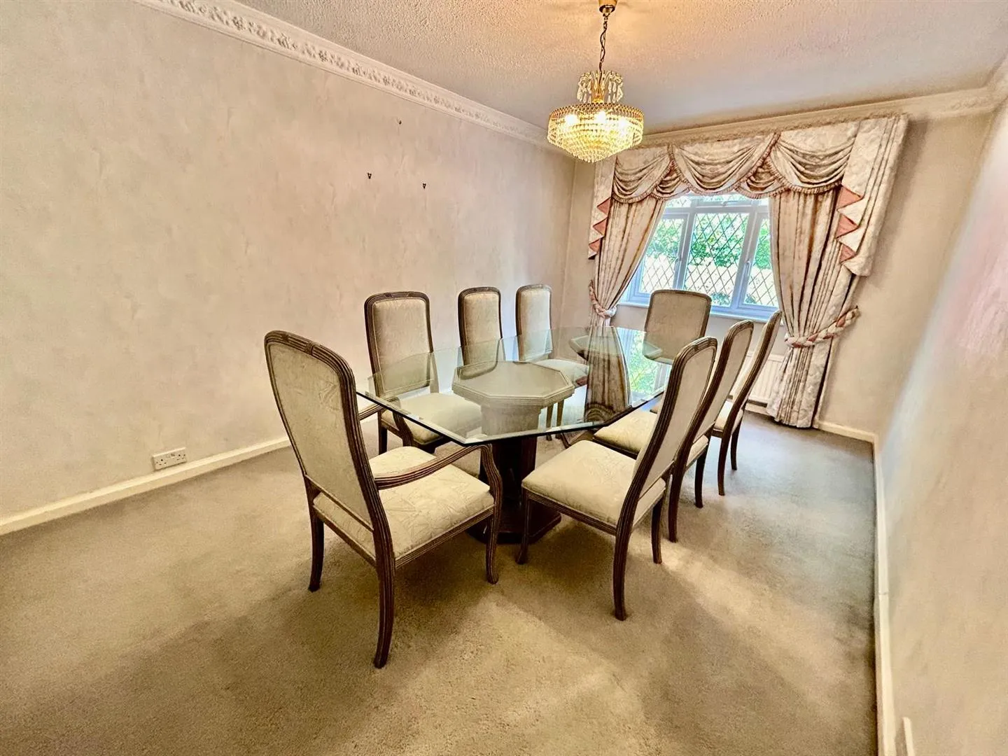 House Elstree Road in Hertsmere