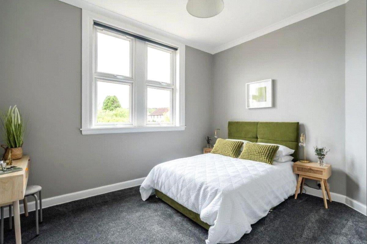 Flat Park Avenue in Greater London