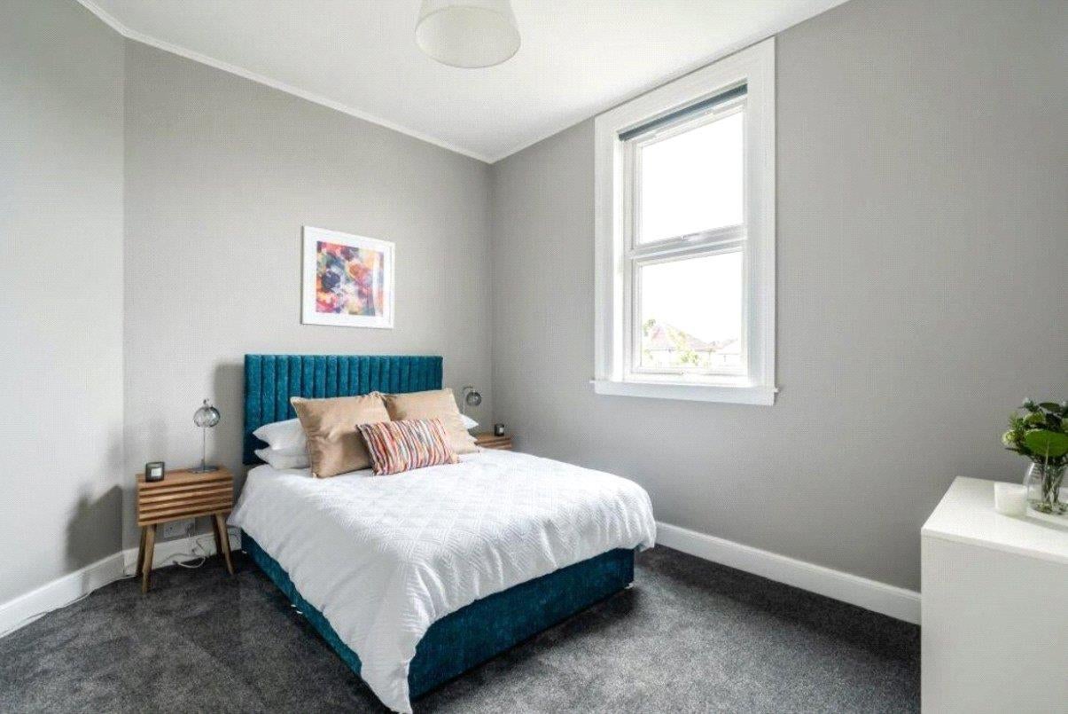 Flat Park Avenue in Greater London