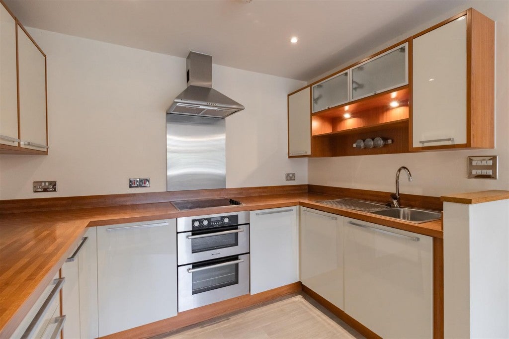 Flat Jessop Avenue in Cheltenham