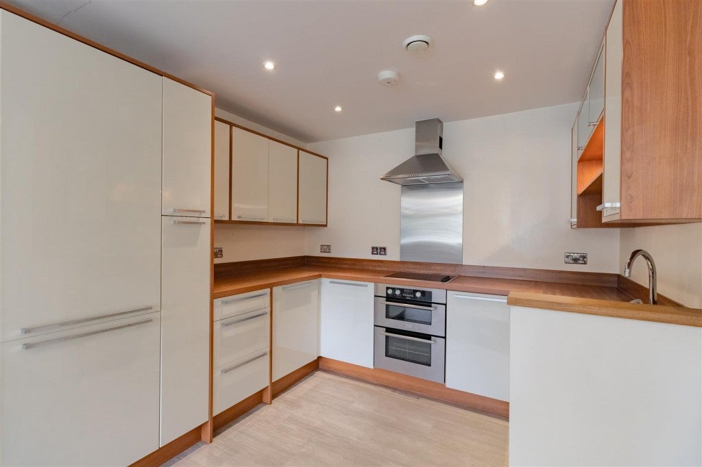 Flat Jessop Avenue in Cheltenham