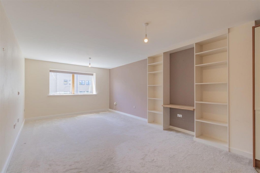 Flat Jessop Avenue in Cheltenham