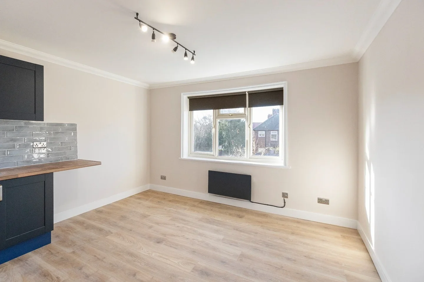 Flat Hendon Way in Greater London