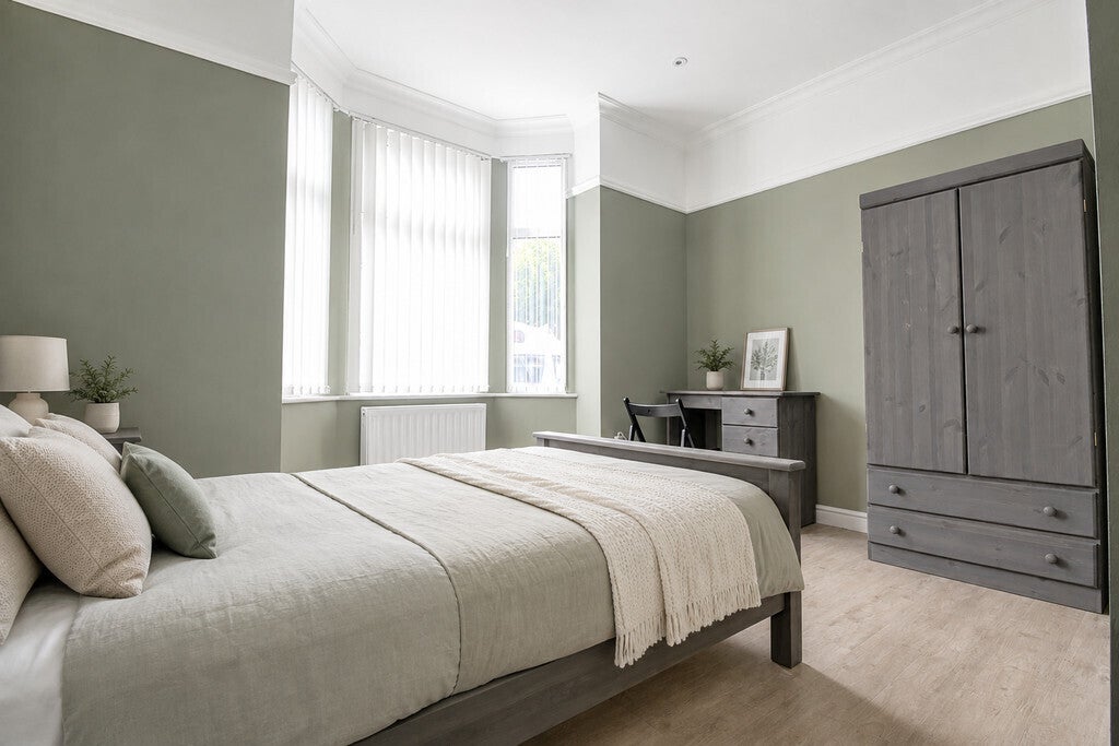 Room Holmfield Road in Coventry