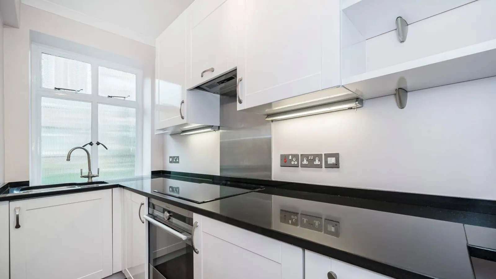 Flat Upper Grosvenor Street in City of Westminster