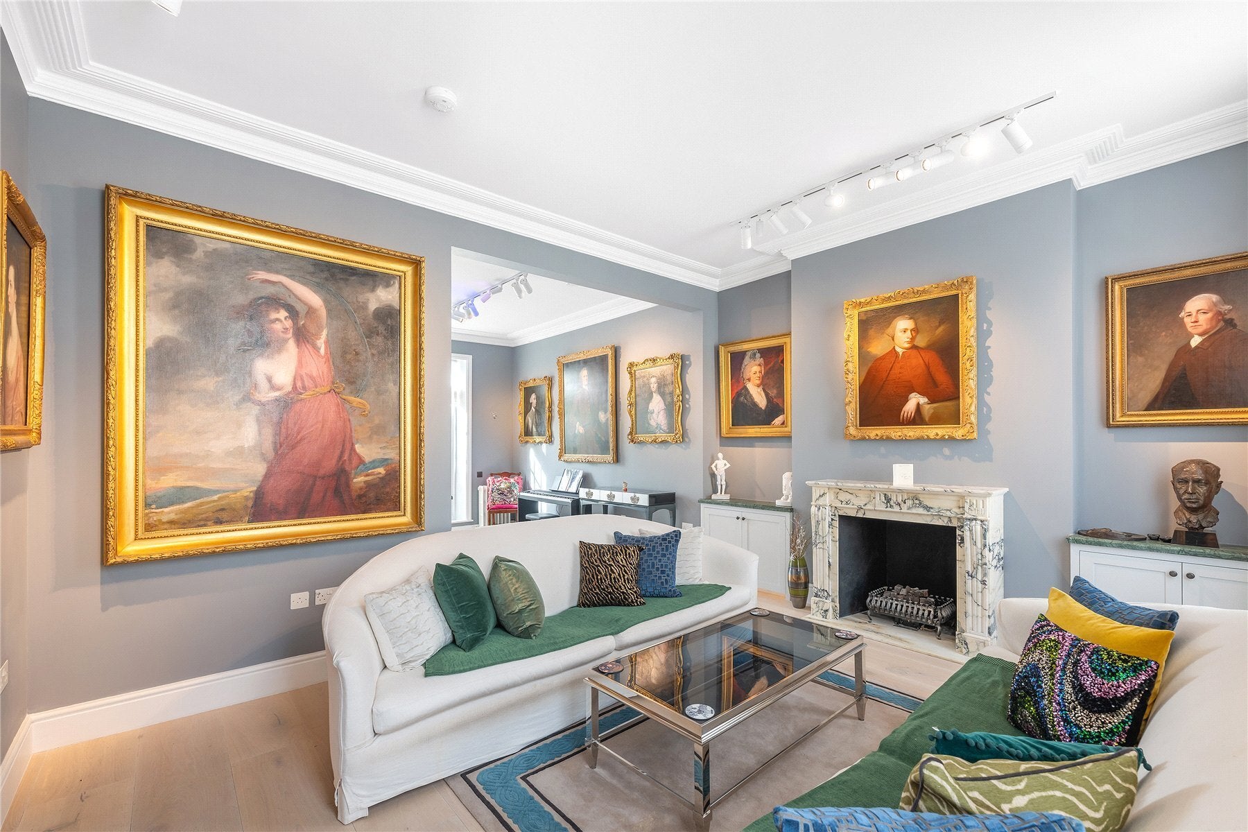 House Eaton Terrace in City of Westminster