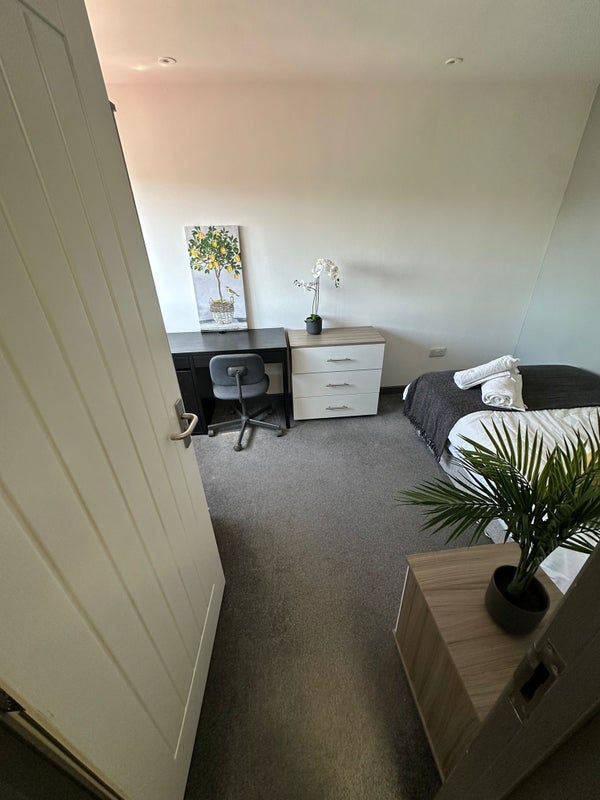 Room Sandy Park Road in Bristol