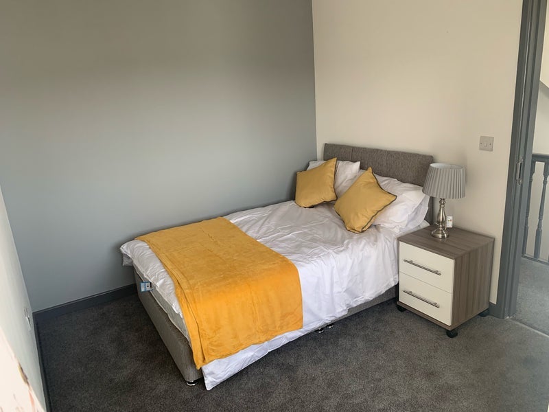 Room Sandy Park Road in Bristol