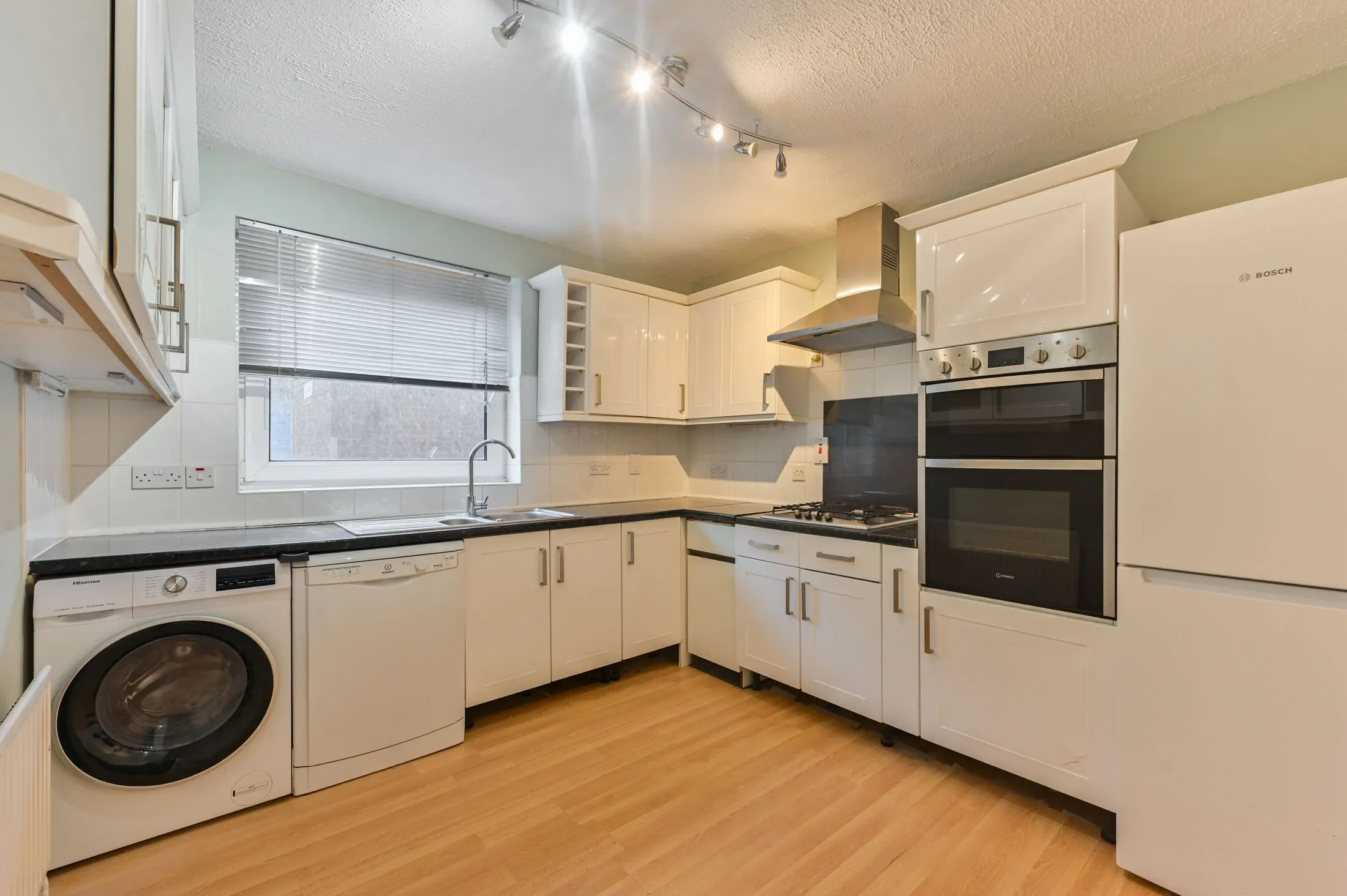 Flat Wimbledon Park Road in Greater London