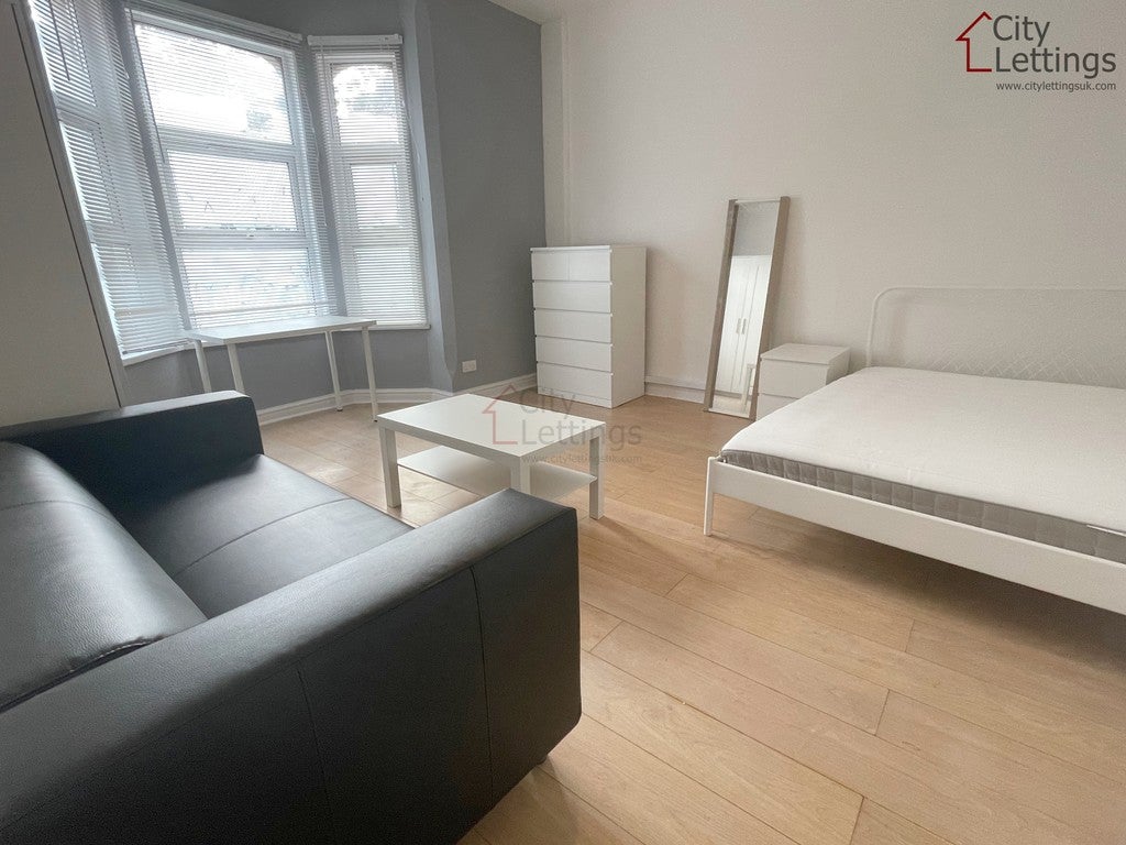 Flat Bentinck Road in Nottingham