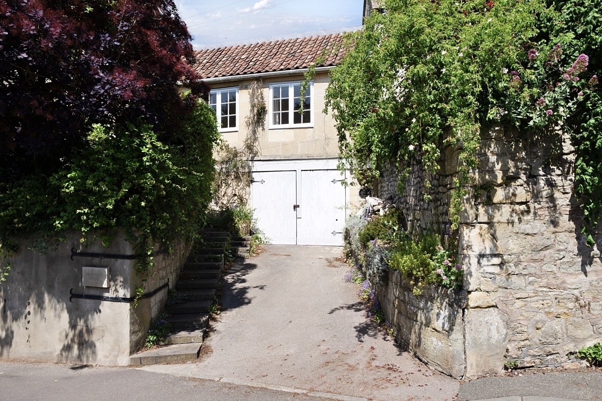 Flat Crown Hill in Bath