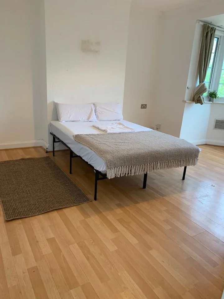 Room Ethelbert Close in Greater London