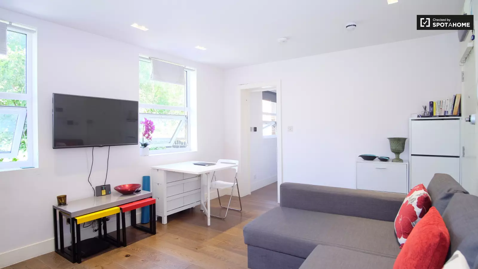Flat Coverdale Road in Greater London