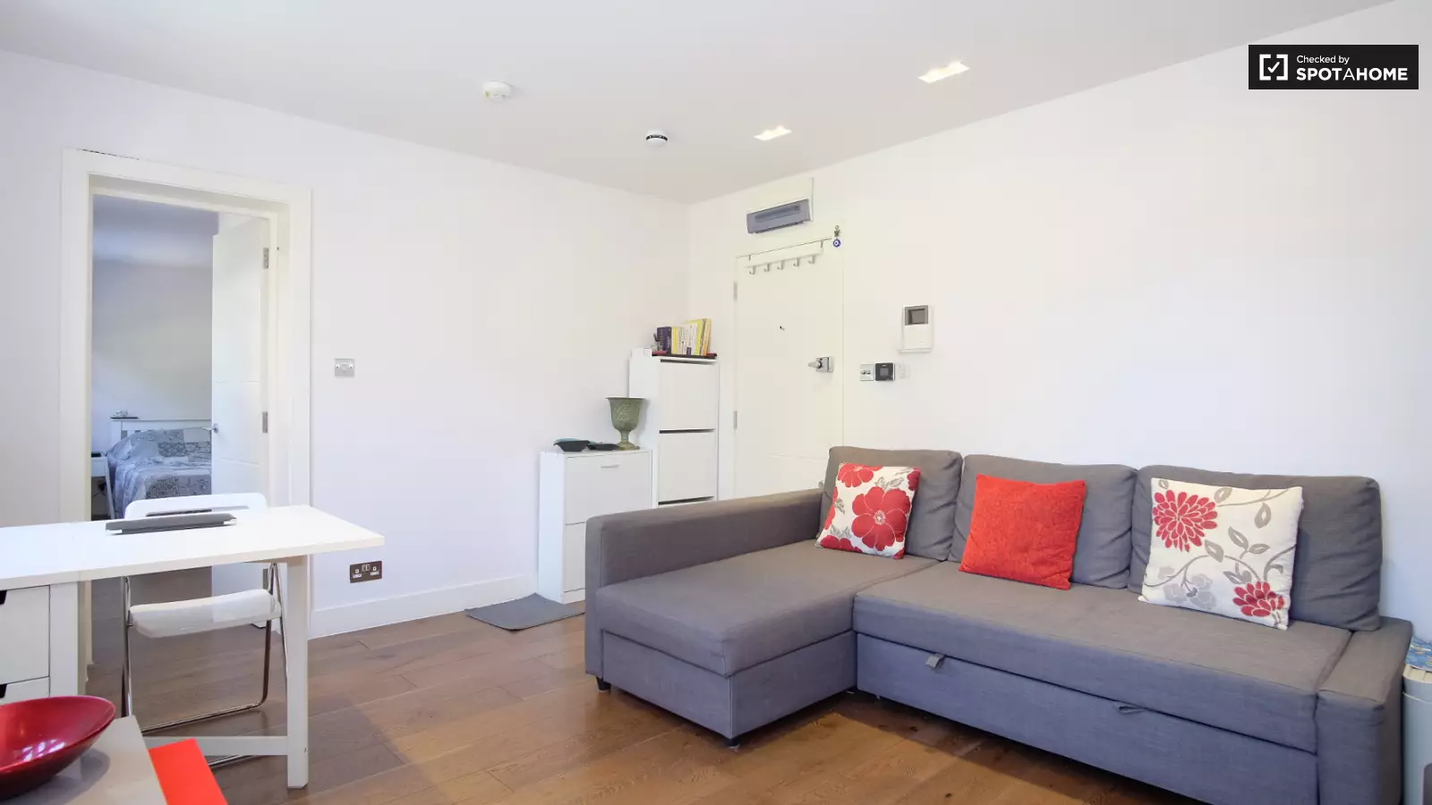 Flat Coverdale Road in Greater London