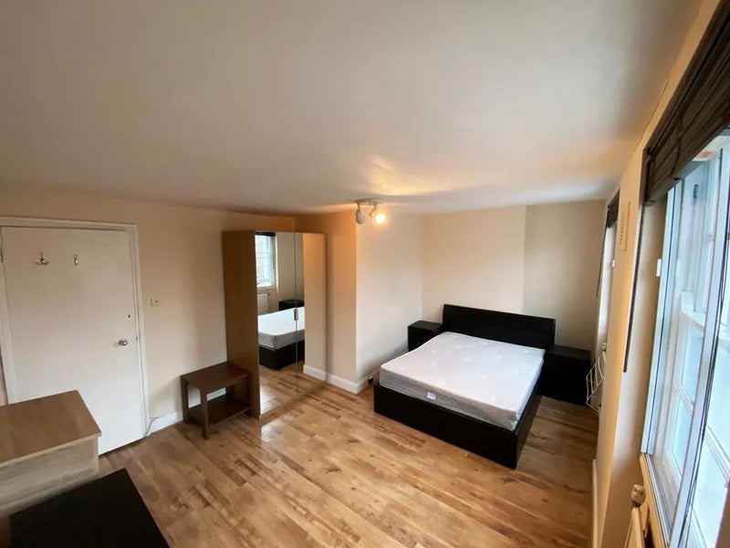 Room Pentonville Road in Greater London