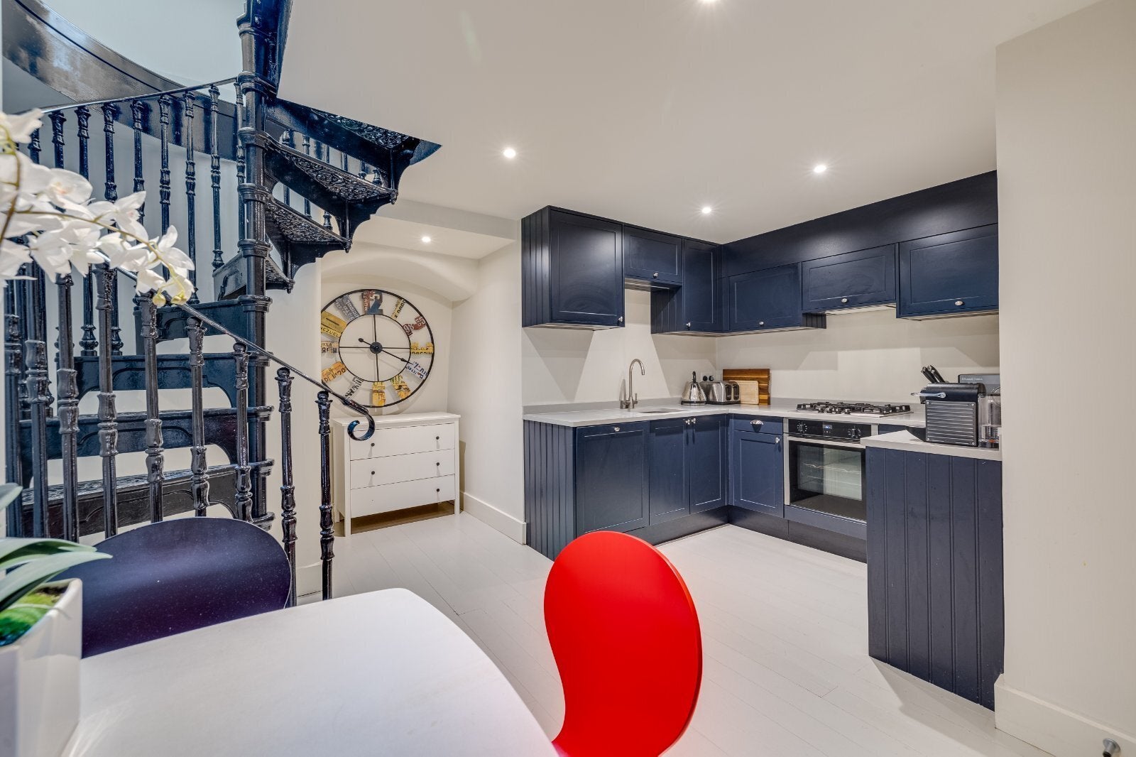 Flat Estcourt Road in Greater London