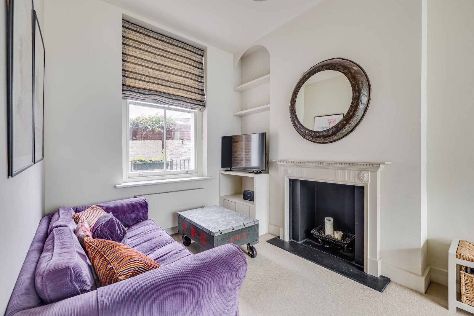 Flat Estcourt Road in Greater London