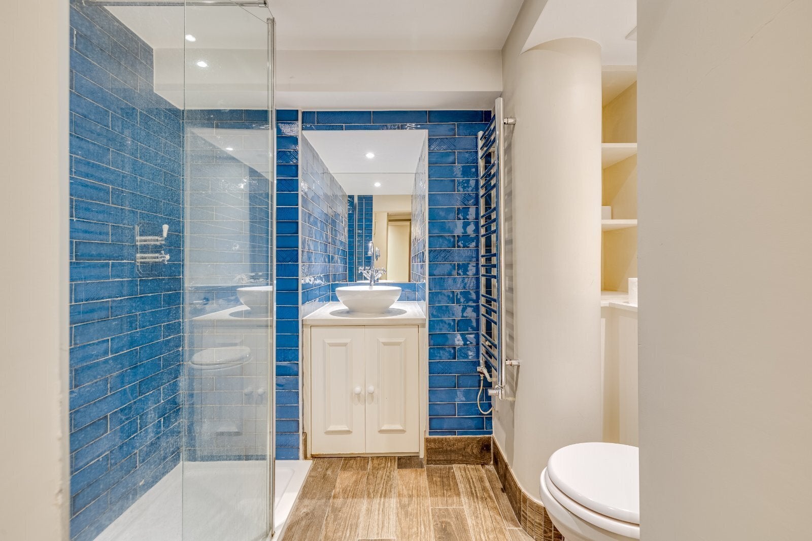 Flat Estcourt Road in Greater London