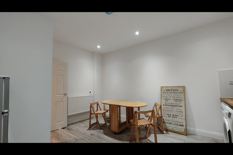 Flat Wollaton Road in Nottingham