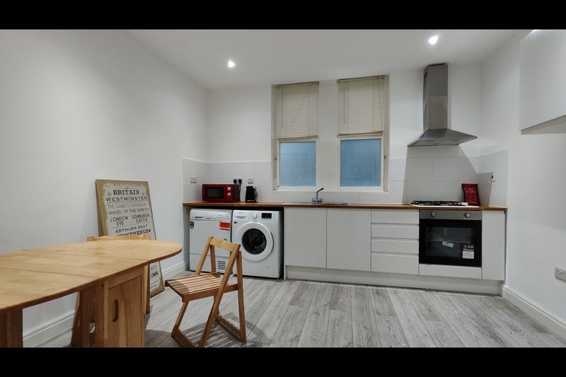Flat Wollaton Road in Nottingham