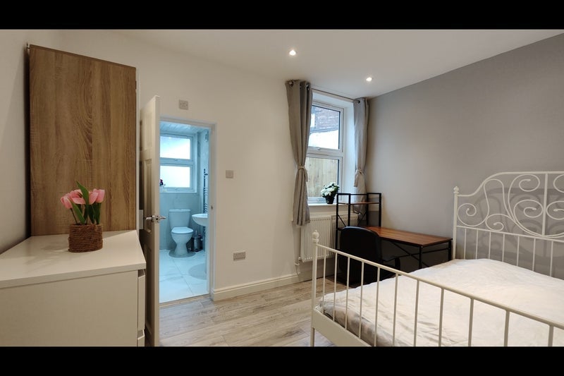 Flat Wollaton Road in Nottingham