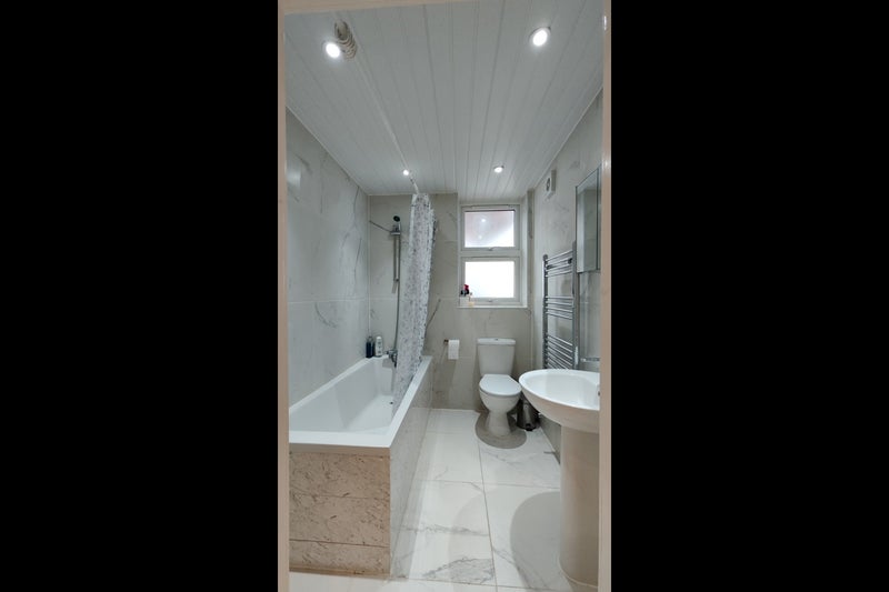 Flat Wollaton Road in Nottingham