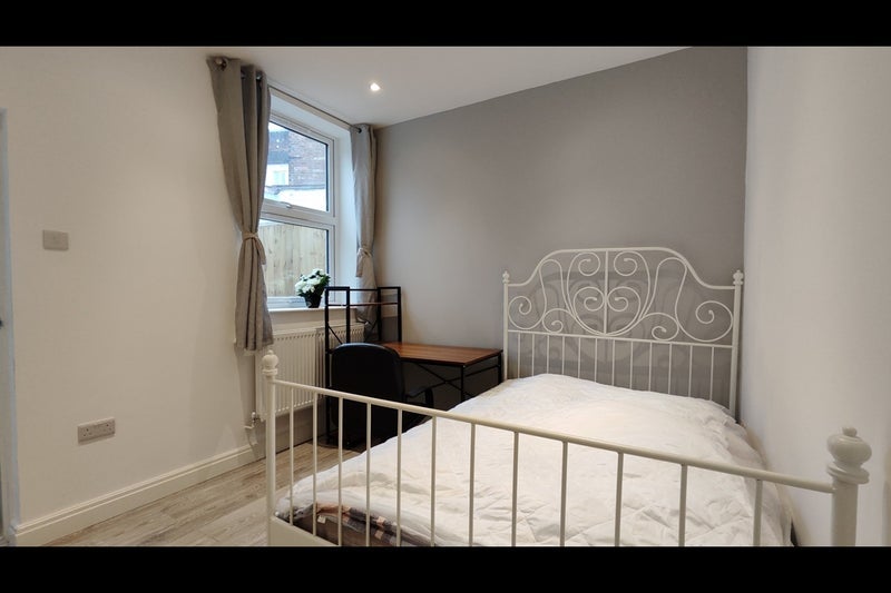 Flat Wollaton Road in Nottingham