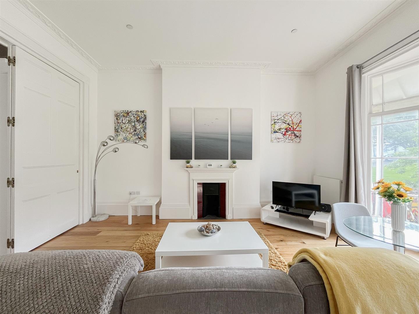 Flat Wellington Square in St Leonards