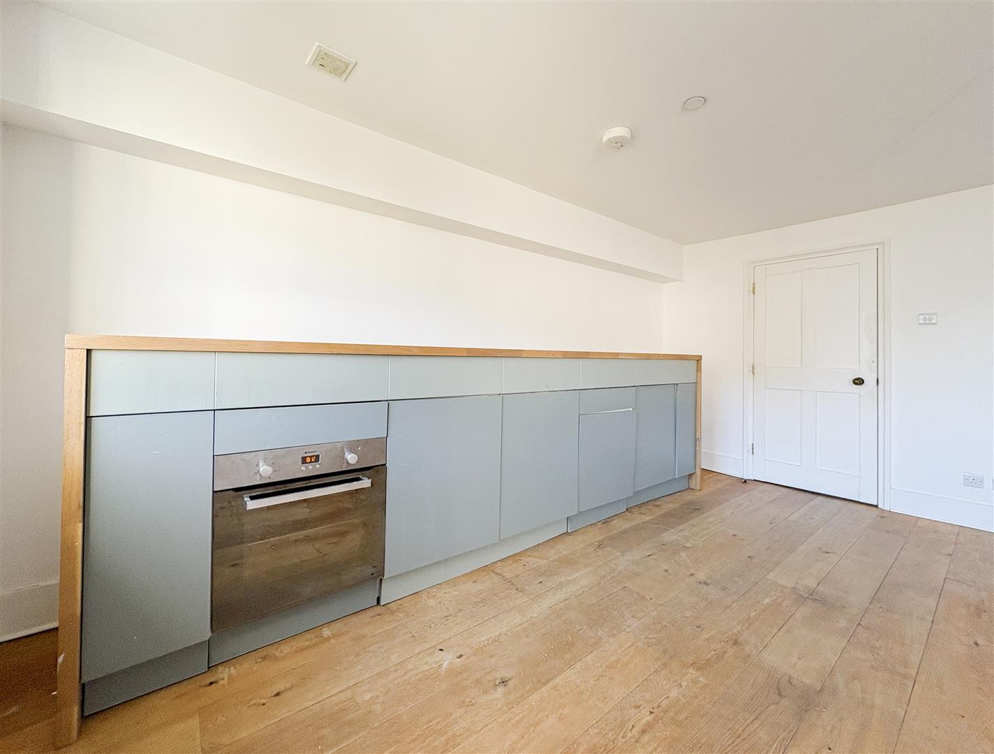 Flat Wellington Square in St Leonards