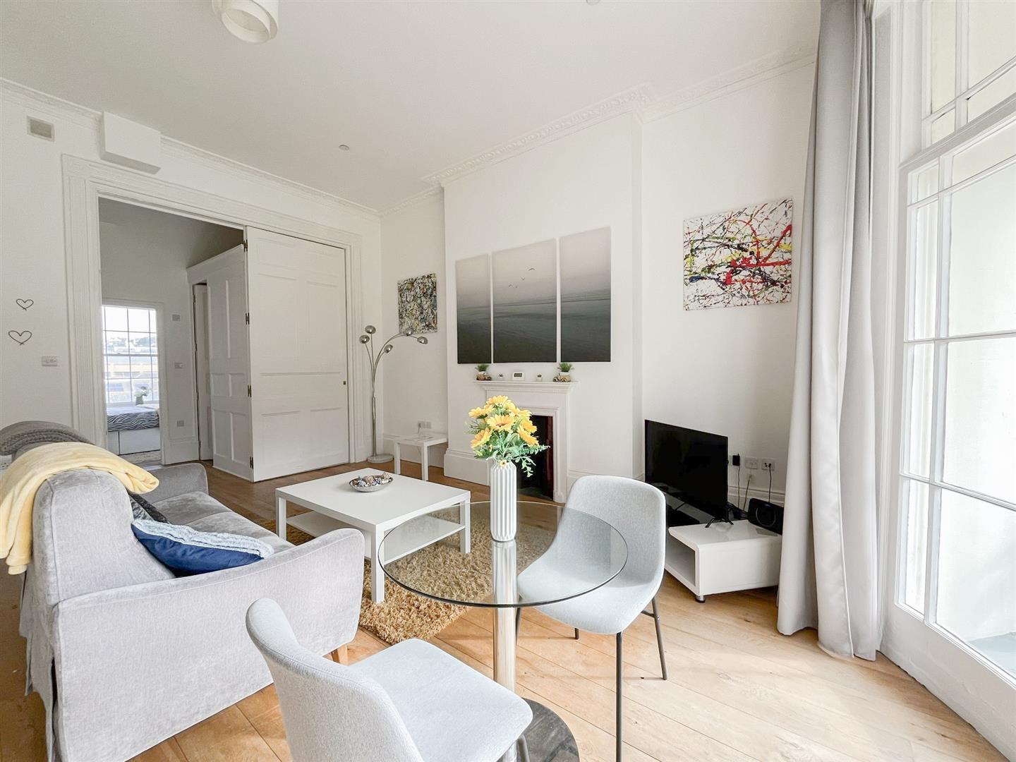 Flat Wellington Square in St Leonards